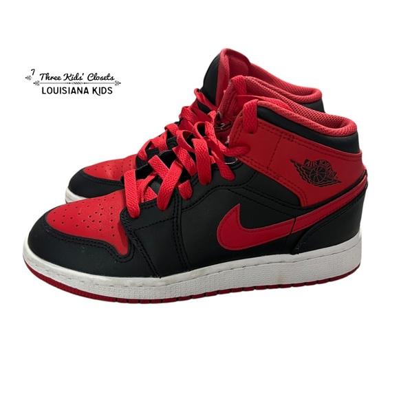 Nike Air Jordan 1 Mid GS 4Y Youth Black / Fire Red Sneakers
